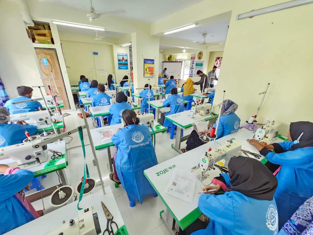 MamunMri's tweet photo. Must prioritize sustainable development by enhancing skills and preserving natural resources for future generations. SKUS is working with youth in Cox's Bazar to improve their skills and contribute to economic growth and sustainable development.
@UNDP_BD @ilo @UNICEFBD @UNHCR_BGD https://t.co/VYdMYqfMfL