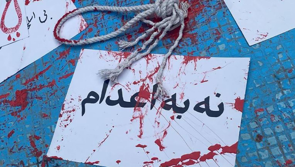 اعدام های روز ۲۹ اردیبهشت توسط قضائیه خامنه‌ای جلاد نشان می‌دهد که در بن بست سرنگونی راهی جز سرکوب بیشتر برای این حکومت وحشی باقی نمانده.
#قیام_جواب_اعدام
#قيام_تا_سرنگونی 
#زن_مقاومت_آزادی
#نه_شاه_نه_شیخ