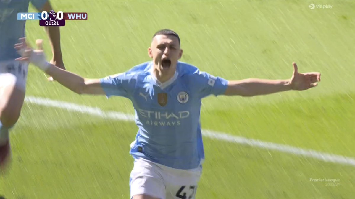 1-0 Manchester City. PHIL FODEN WITH AN ABSOLUTE SCREAMER !!!!!!!!!!!!!! WHAT A START !!!!!!!!!!!!!! THAT'S YOUR PREMIER LEAGUE PLAYER OF THE YEAR RIGHT THERE !!!!!!!!!!!!!