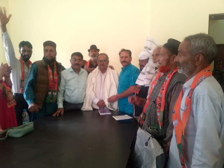 Former Deputy Chief Minister Dr. @NirmalSinghBJP chaired a meeting of District Kisan Morcha of Poonch at party office, Poonch.