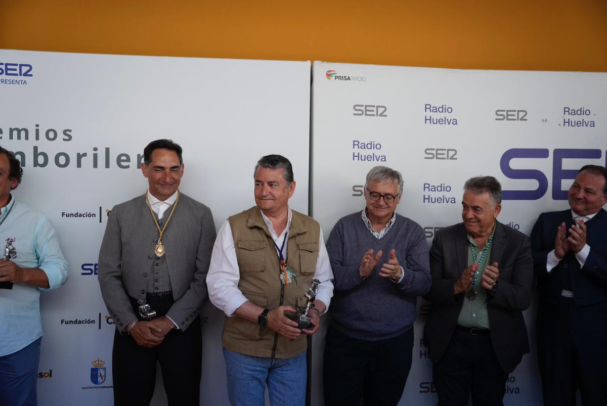 🏆Es un honor recoger el Premio Tamborilero 🥁 organizado por @La_SER #Huelva y @Cajasol al #PlanRomero por sus 40 años de dedicación a la Romería del Rocío. Este galardón es un tributo al esfuerzo y compromiso de todos los que velan por la seguridad de los romeros.