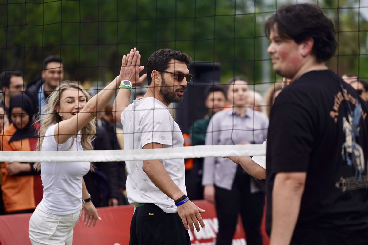 İBB'nin Maltepe'deki 19 Mayıs Atatürk’ü Anma Gençlik ve Spor Bayramı kutlamasına katıldık. Hem @buyuthayalleri bursiyerlerimiz hem de katılan tüm gençlerle birlikte sporla, sanatla, eğlenceyle bayramımızı kutladık.