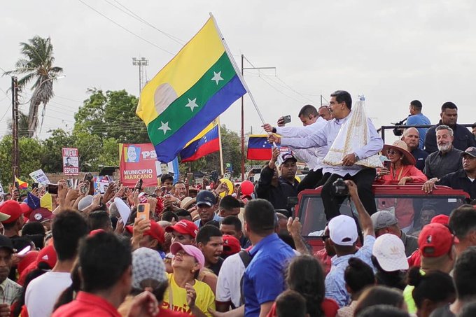 #Gobierno || Presidente @NicolasMaduro: Este 2024 Venezuela se juega su futuro 'Iremos hacia adelante en unidad, lucha, batalla y victoria, siempre junto al pueblo, con liderazgo, consciencia y patriotismo. ¡Estamos en el camino correcto de la historia', dijo el Mandatario.