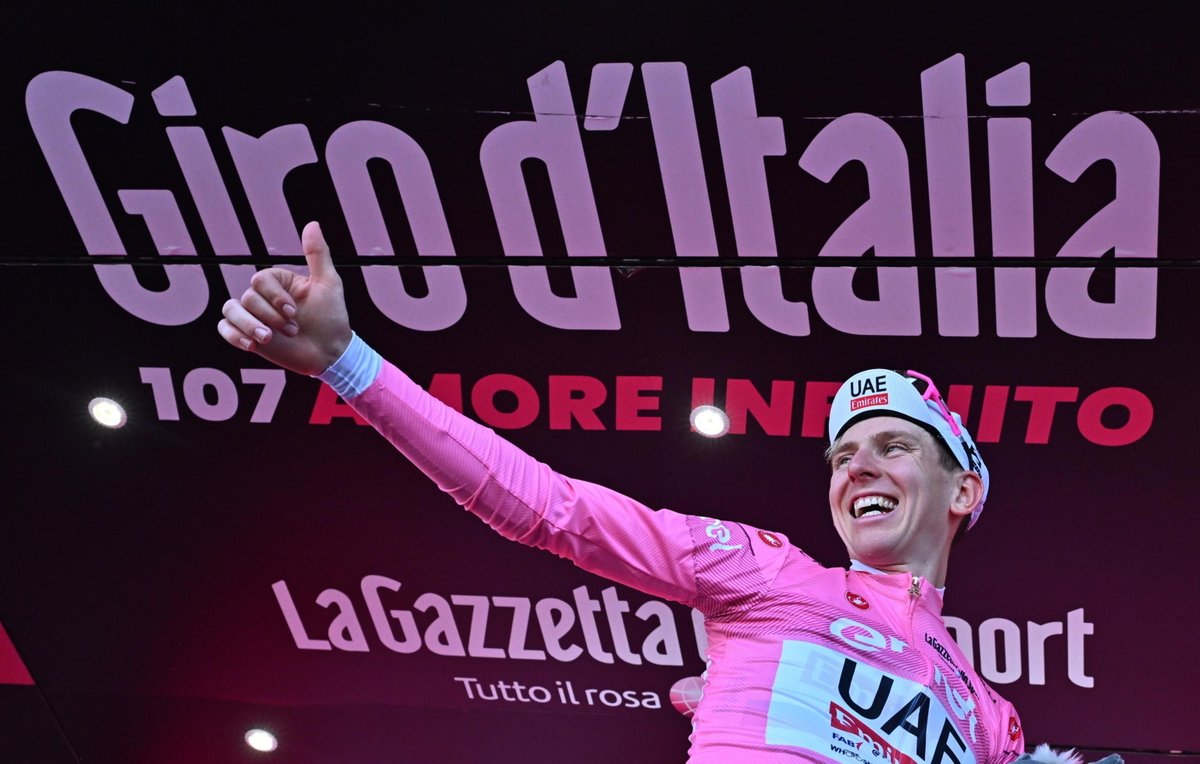 Il passaggio del Giro d'Italia in Lombardia. Lo sloveno Tadej Pogacar vince la quindicesima tappa, da Manerba del Garda a Livigno @TgrRai Lombardia #IoSeguoTgr