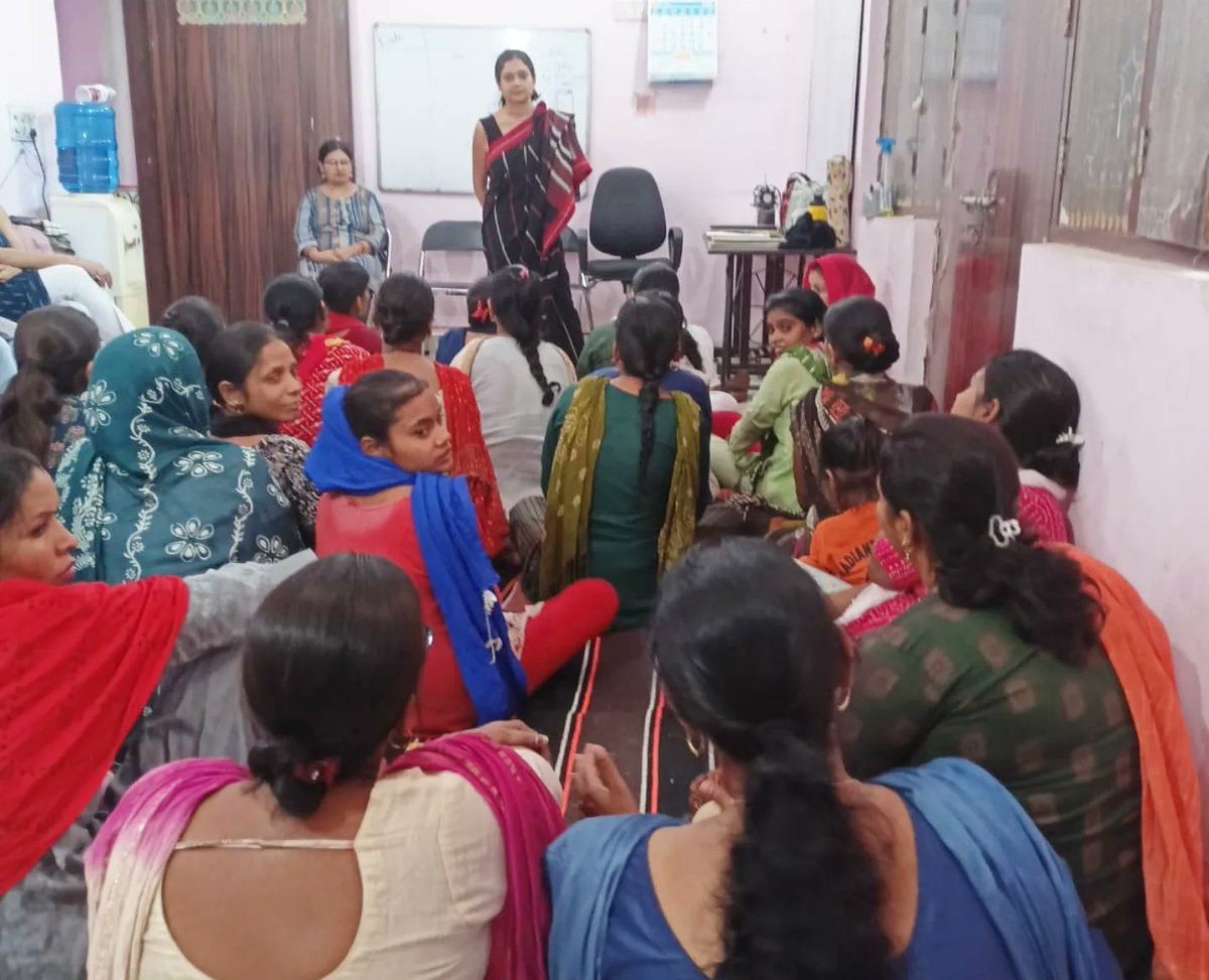 Collaborating with <a href="/prayatna_india/">Prayatna</a> NGO, our session on 30.04.2024 focused on domestic violence and women's rights, aiming to arm women with the legal tools necessary to assert themselves and seek justice. 

#WomenEmpowerment #DomesticViolence #KnowYourRights
 #EducateToAgitate