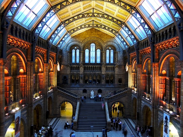 Hello, Myth Lovers! To tie in to International #MuseumDay, we'd love to see your posts about museums! Which museum has great art &amp; artifacts? Do you have a favorite museum? Have you seen a cool work of art related to mythology? Tag us w/ #MythologyMonday for reposts.

👩‍🎨LauraTutu