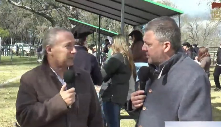 Durante más de 15 horas, el equipo de Mesol Comunicaciones transmitió en vivo y en directo la 6a Expo Nacional Hereford. En nuestro canal de YouTube puedes rever las juras, conferencias y entrevistas. Profesionalismo, conocimiento y también humor. Hay equipo 💪🏻 VAMOS POR MÁS