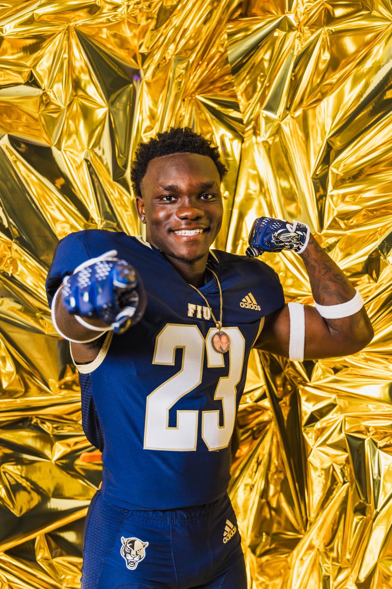 Happy Birthday @JordanClemons_1!🎉🏝️ Have a great day! 🔥🥳 #PawsUp🐾