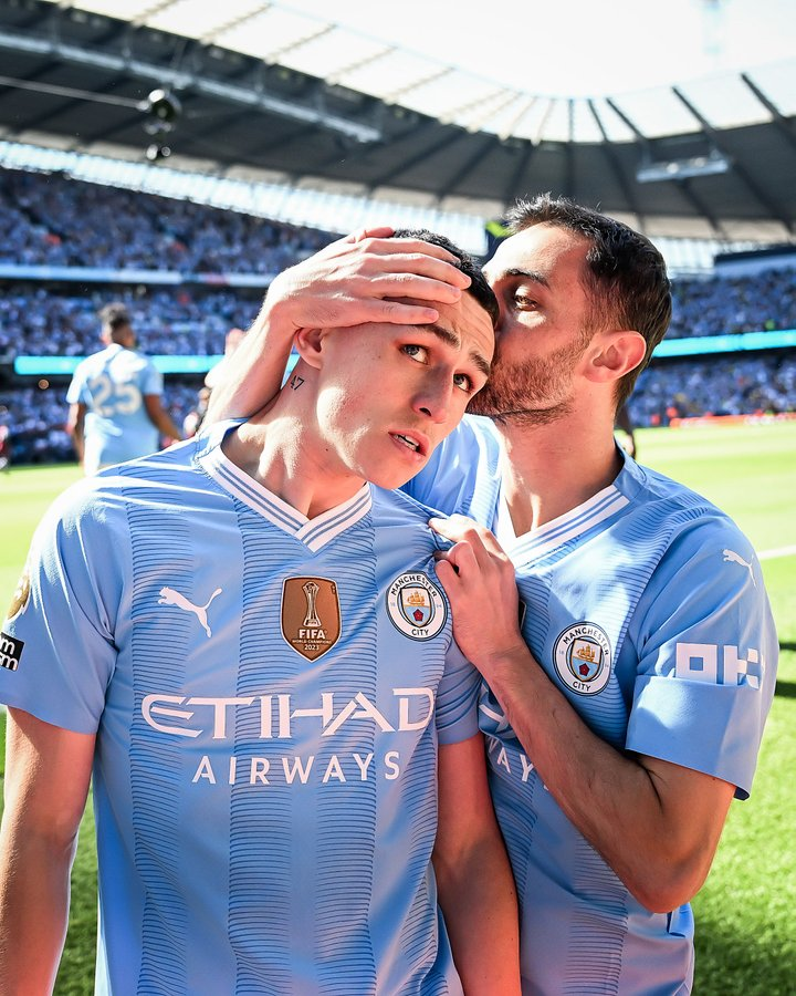 ManCityzenscom's tweet photo. Say nothing just RETWEET 🏆🏆🏆🏆 https://t.co/8xhaJtmcZ8