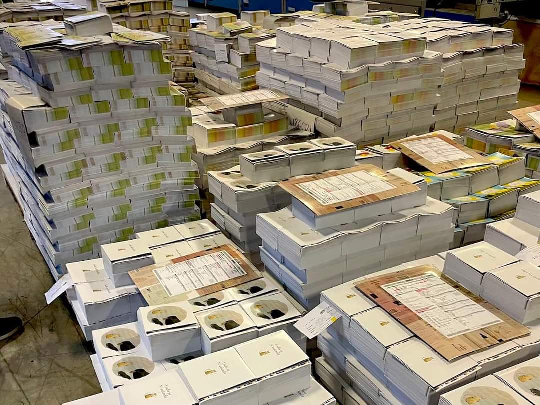 SantaShoebox's tweet image. 70,000 of these books, AND #BookDash has generously donated an additional 10,000 books. This means every single #SantaShoebox this year will contain at least one book! 

Thank you to everyone involved in making this happen and bringing the joy of reading to so many children! ❤️