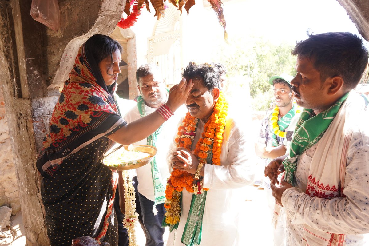 ବ୍ରହ୍ମଗିରି ନିର୍ବାଚନ ମଣ୍ଡଳୀ ଅନ୍ତର୍ଗତ ବ୍ରହ୍ମଗିରି ବ୍ଲକ୍ ସ୍ଥିତ ଚାପମାଣିକ, ନିଆଜପୁର ପଞ୍ଚାୟତର ନିର୍ବାଚନୀ ପ୍ରଚାର କାର୍ଯ୍ୟକ୍ରମରେ ଯୋଗ ଦେବା ଅବସରରେ।

<a href="/Naveen_Odisha/">Naveen Patnaik</a> <a href="/bjd_odisha/">Biju Janata Dal</a>

#elections #elections2024 #electionpreps #puri #brahmagiri #joinbjd #bijujanatadal #bijujanatadalodisha #naveenodisha