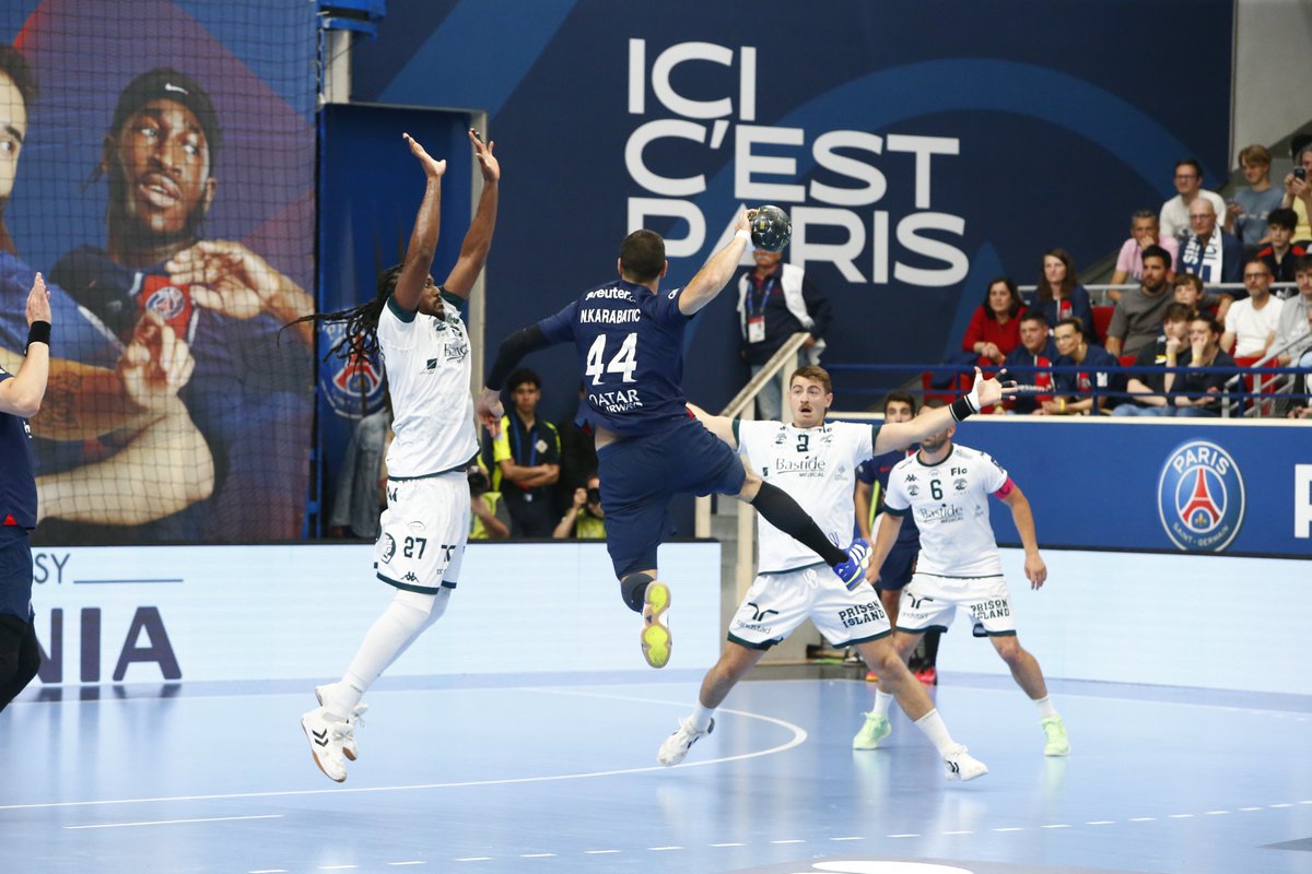 psghand's tweet photo. 23' : L'avantage fait le yoyo, c'est au tour de Paris de passer en tête ! (13-12) #PSGNIM https://t.co/pIawHbHdla