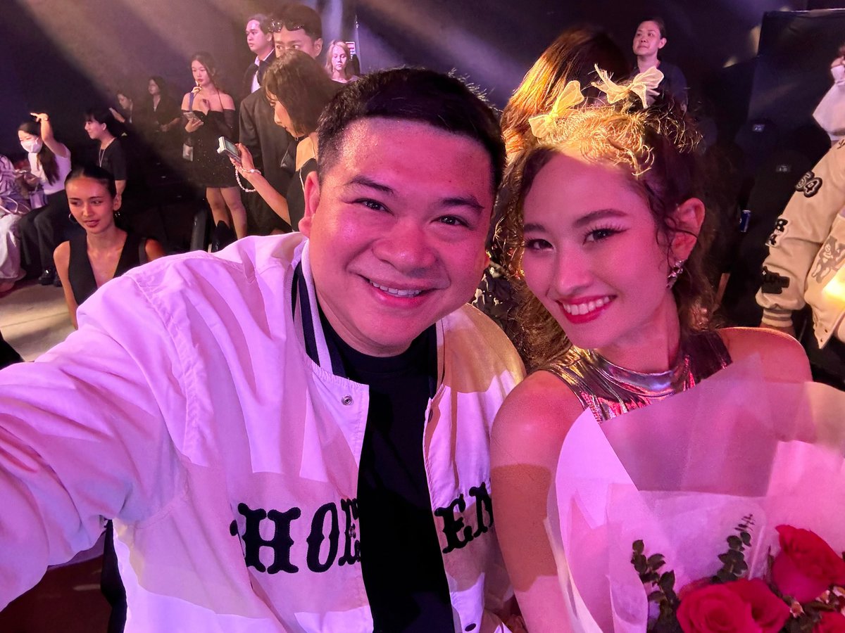 AkeKru's tweet photo. #BECMusicShowcase ❤️🎶✨ https://t.co/aEb9axxdKH