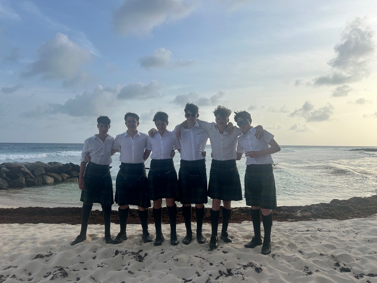 We paraded through #Bridgetown 🇧🇧 y’day with the Barbsdos Defence Band as part of the @celticbarbados Massed Pipes and Drums 🏴󠁧󠁢󠁳󠁣󠁴󠁿, a great dinner, then some dancing at the festival party on the boardwalk! 🎶 #piping #pipeband #proudschool