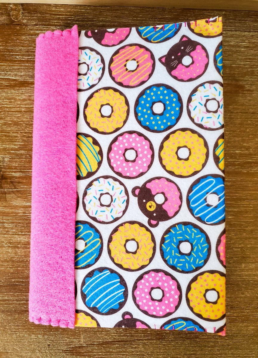 Doughnut Themed Felt Book Covers 📚🍩✨️
etsy.com/listing/171259…
#etsyseller #handmadegift #giftsforfriend #giftforkids #womeninbusiness #SpringHasCome #summer #foodie #foodlover #Donuts #doughnut #booksbooksbooks #bookworm #readingforpleasure #SundaySweetener #sundayfunday