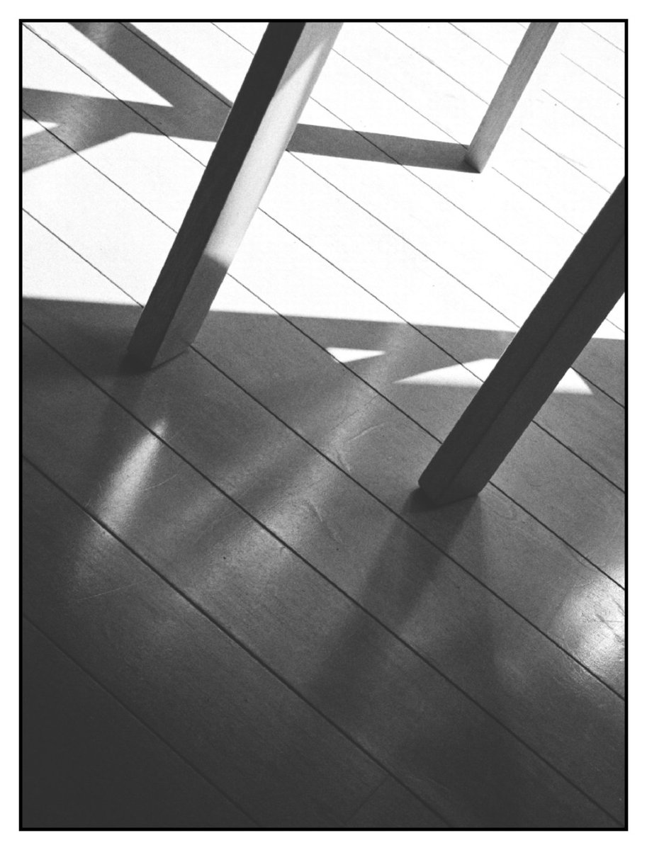 日常をモノクロに。フローリングと椅子の脚。

#monochrome #ordinary #photography #snapshot #yousawscenes #モノクロ #スナップ #スナップ写真 #福岡カメラマン

instagram.com/tetzbow/
instagram.com/tetsuji_fujino/
instagram.com/tf_newworld/