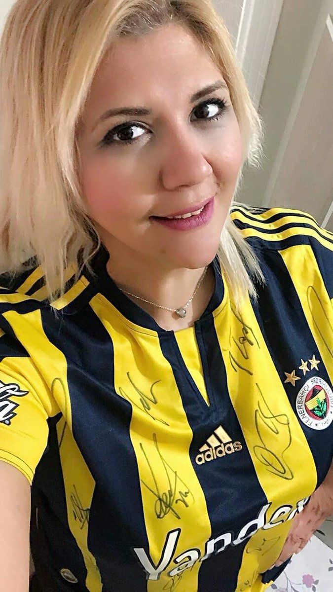 Ve günlerden Fenerbahçe 💛💙 #Fenerbahçe Bayramımız Kutlu olsun 🇹🇷🇹🇷🇹🇷 #19Mayıs