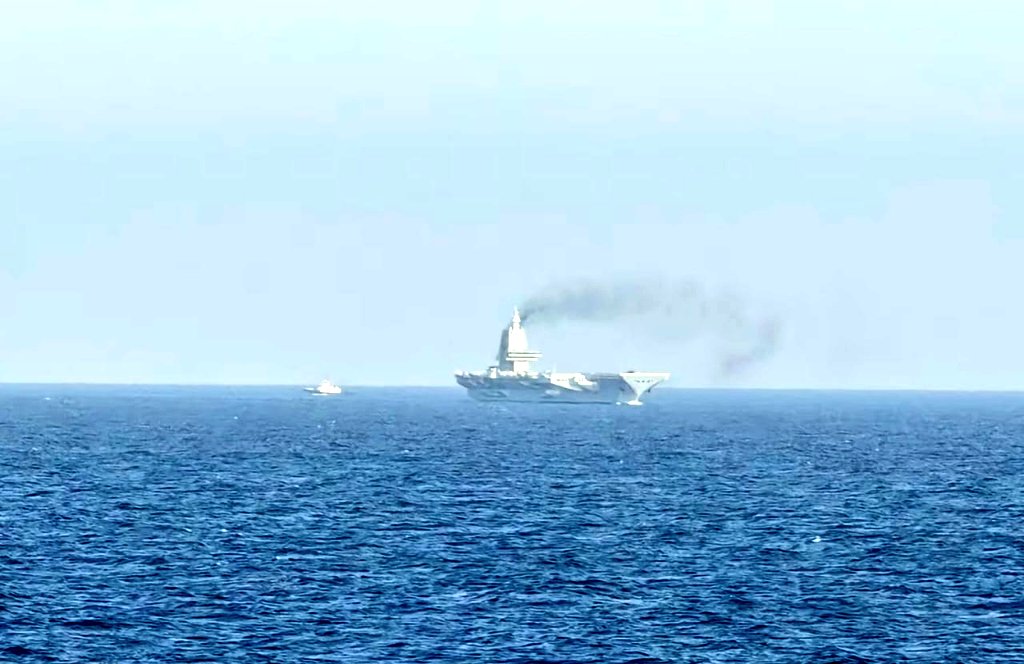 Full Power:

Indian Aircraft Carrier Vikrant in Left
Vs
Chinese Coal Smoke Generator cum Carrier in Right 🚬

One with Efficient Engines with almost no Smoke & One is Coal Plant