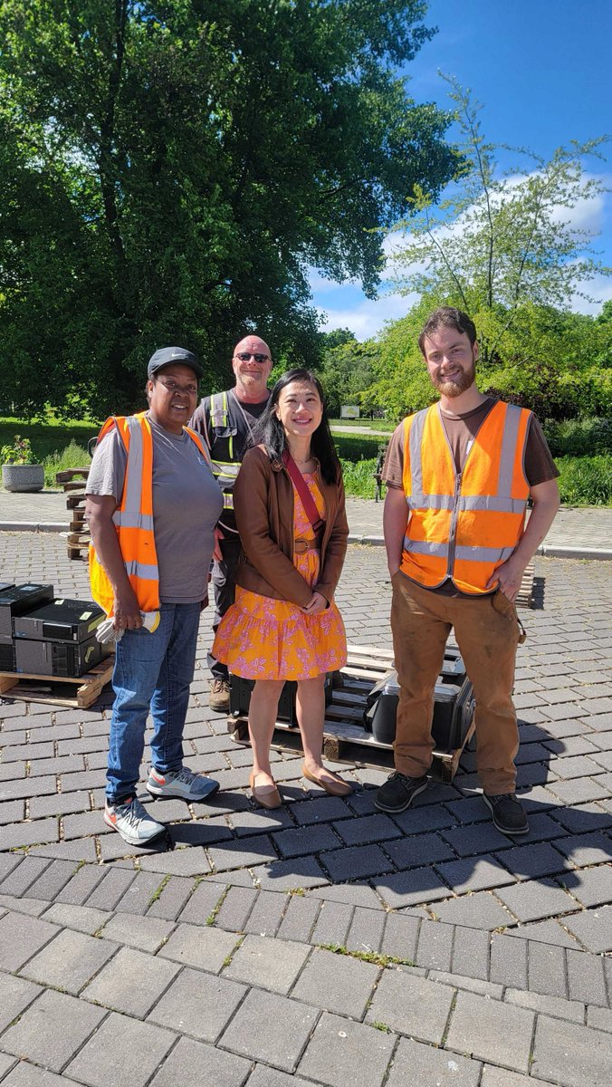 Did you know that it is illegal to throw your unwanted electronics in the trash with the rest of your garbage? It’s not too late to dispose of them safely during an E-Waste Recycling event I am hosting with @lesecologyctr at @queensbotanicl Garden today until 2PM.