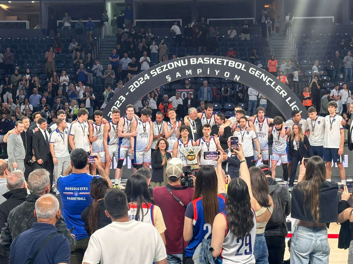 Basketbol Gençler Ligi 2023-2024 sezonu finalinin MVP'si Anadolu Efes forması giyen Emre Melih Tunca seçildi.