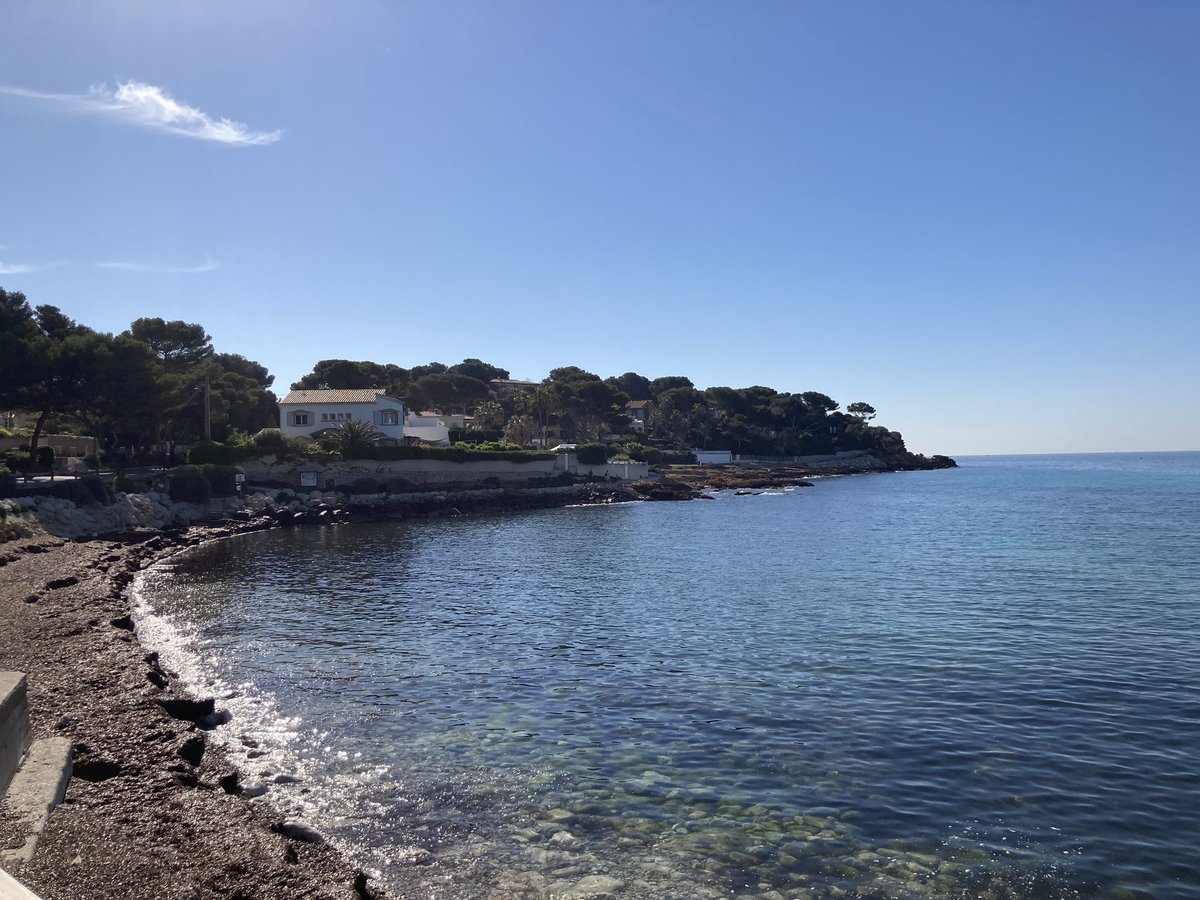 Have now stopped to relax and recharge for a few days in a  beautiful little place called Carry-le-Rouet. Of all the places we have visited recently this is the most peaceful and tranquil. Sometimes - that’s just what you need!
