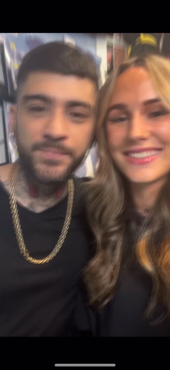 hoef0r1D's tweet photo. what do you mean i met THE @zaynmalik @inZAYN i am never recovering from this, you’ve saved my life. thank you for this opportunity @BanquetRecords https://t.co/8aqV1o6875