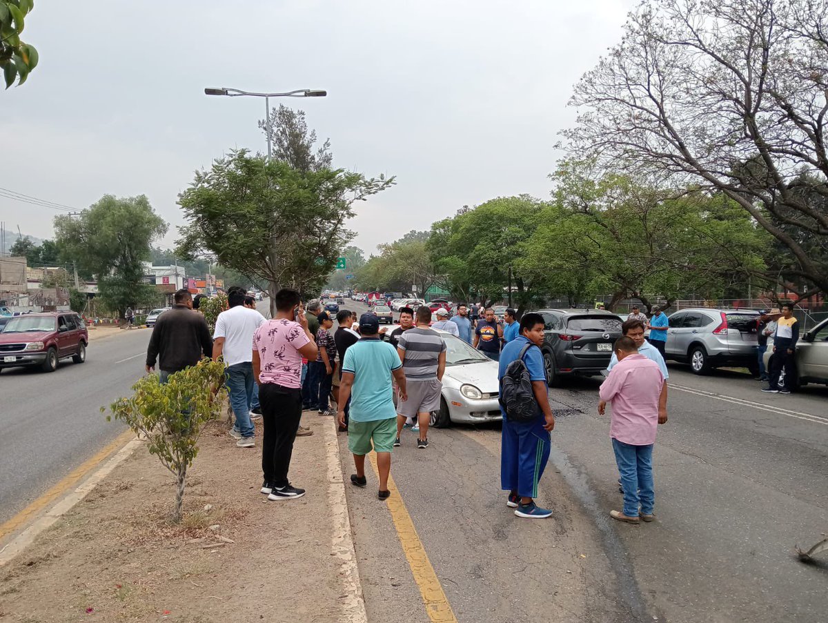 #ReporteCiudadano Otro accidente vial por falta de #precaucion, sobre carretera federal 190 sentido Viguera - Centro antes del crucero de Brenamiel #precaucion conductores #Oaxaca