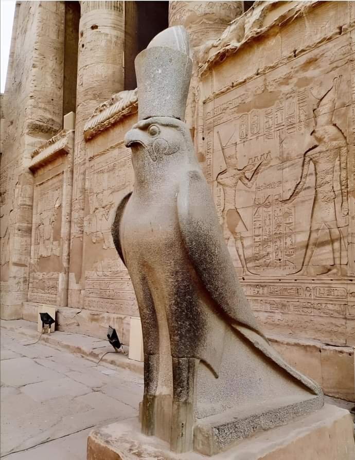 Horus statue in front of Horus Temple of Edfu, Egypt. 
#AncientWorld