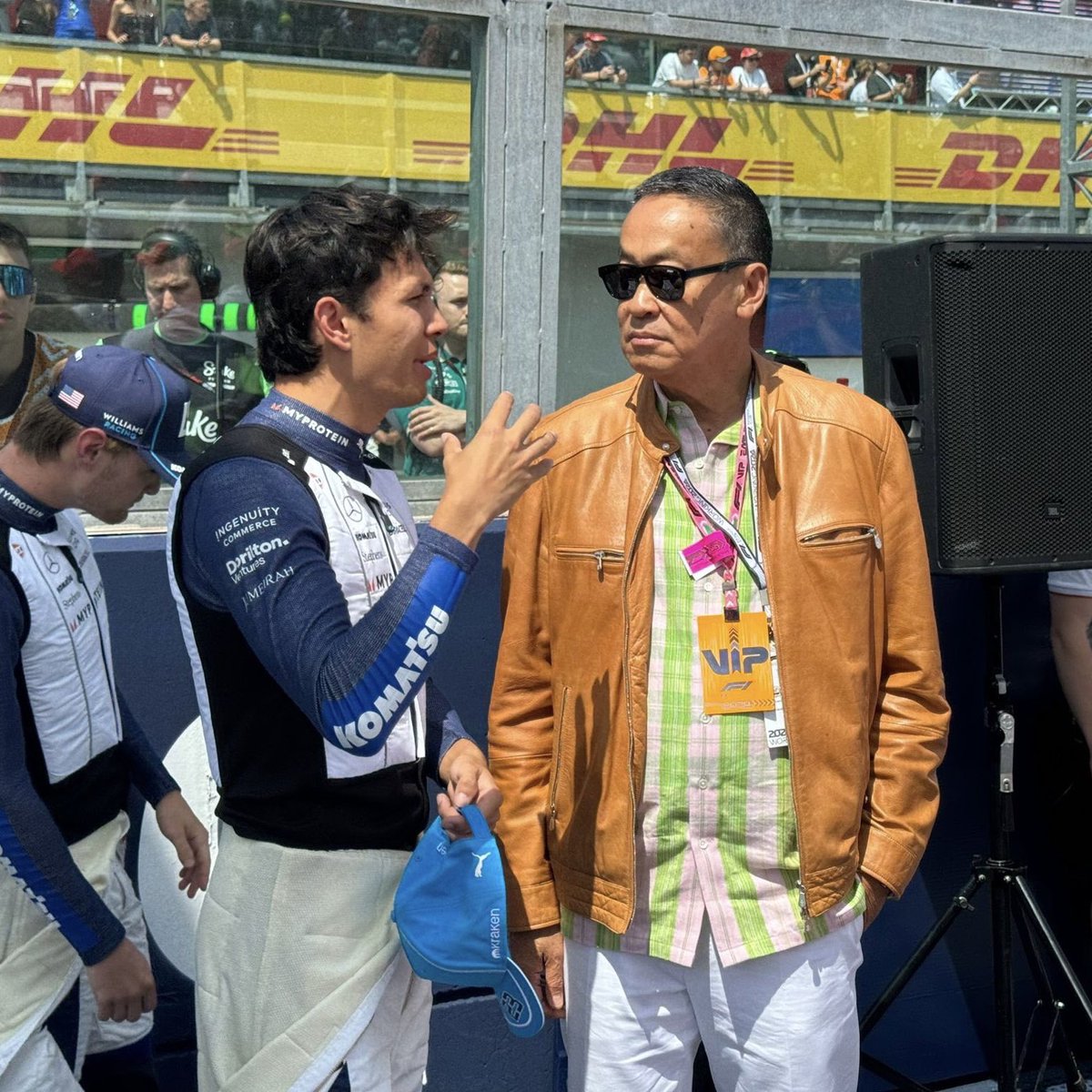 PM Snap Shot: Thai F1 Driver 🤝🏼 Thai Prime Minister 🇹🇭 - เชื่อว่าอีกไม่นานนี้คนไทยคงจะได้เชียร์นักแข่งไทยคนนี้ในรายการแข่ง F1 ที่ประเทศไทยเพราะนายกรัฐมนตรีคนนี้ของเราครับ 🏁 #นายกเศรษฐา #เพื่อไทยสปอร์ต #ฟอร์มูล่าวัน #Srettha #AlexAlbon #WilliamsF1