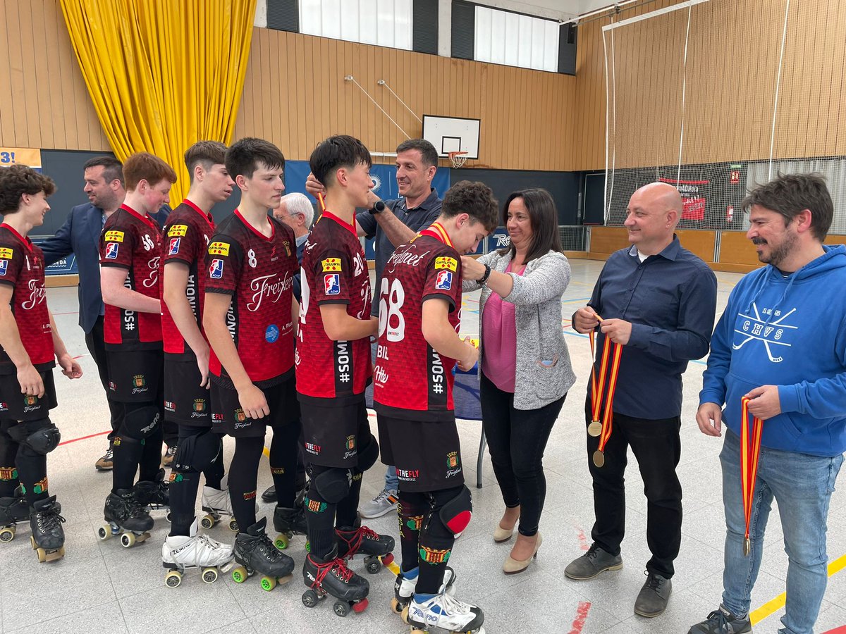 🔚Finalitzat a #Vilaseca el Campionat d'Espanya Juvenil d'Hoquei🏑 Patins. 🏆Lliurament de trofeus als guanyadors del campionat: 🥇1r Noia Freixenet 🥈2n Barça 🥉3r Compañía de Maria