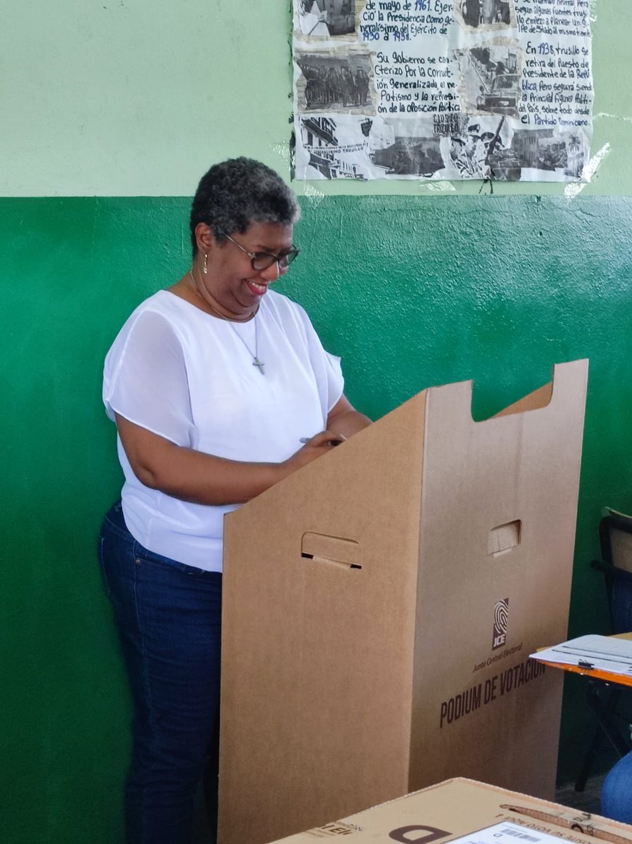 La democracia se fortalece con nuestra participación. Deber cumplido. ✅️🤎 #BetaniaDiputada