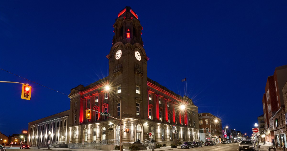 Brantford City Hall will be illuminated in red on May 19 and 20 to recognize National Public Works Week (May 19 to 25). We encourage everyone to acknowledge the essential work of Public Works employees and their daily commitment to the community. bit.ly/4dfioPr