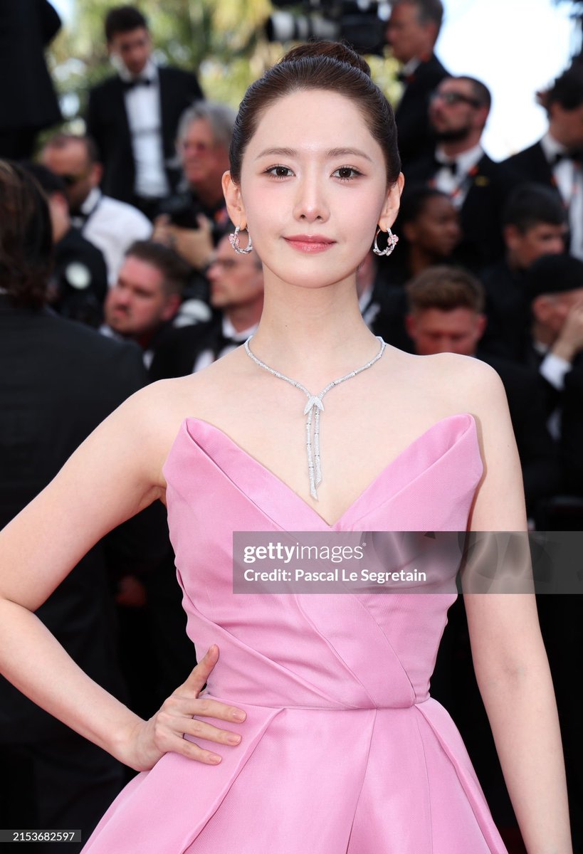 #SuperExclusive

#GirlsGeneration's #YoonA winning hearts with her presence at #Cannes2024 film festival, wearing pink gown!!

#KoreanUpdates #KPOP #ImYoona #HallyuForums #Cannes #LimYoona