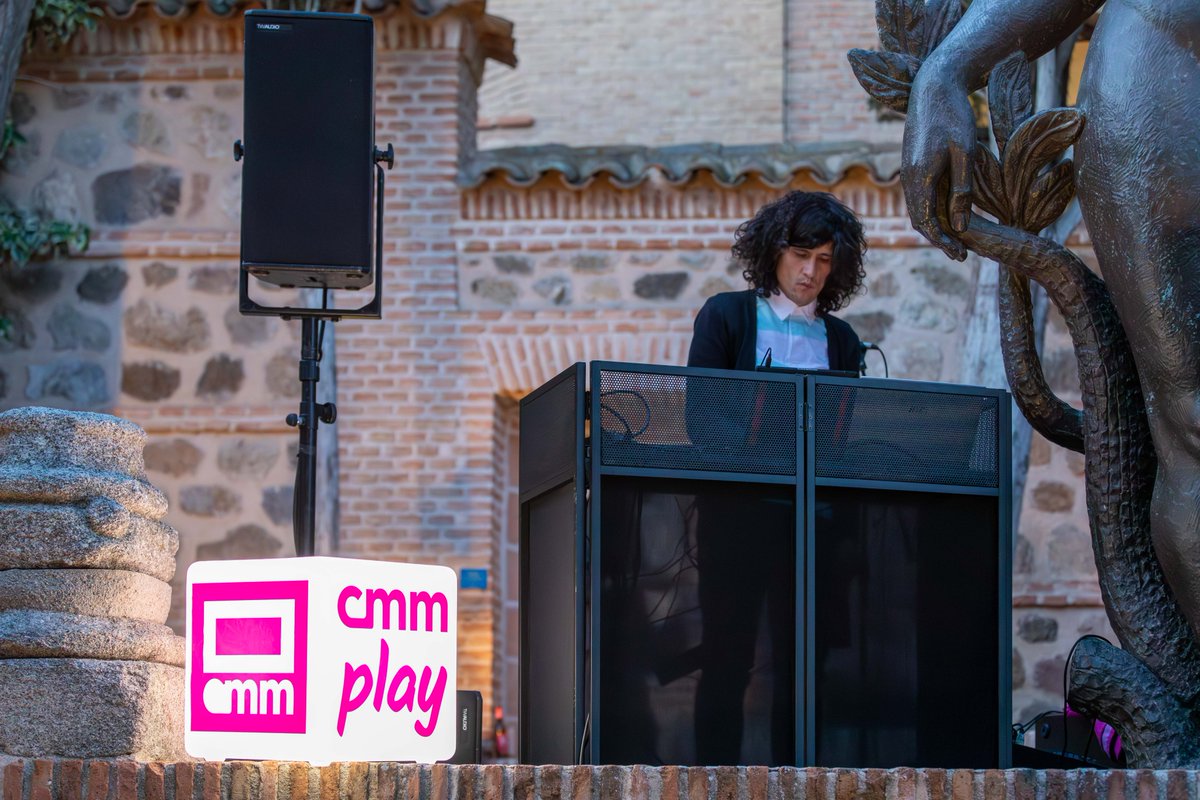 Lo del programa 808 de @radioclm_es especial de anoche en el @EspacioRCanogar y el @Museo_VMacho, para celebrar #LaNocheDeLosMuseos, fue una auténtica maravilla. ➕ 𝐝𝐞 𝟏.𝟎𝟎𝟎 𝐩𝐞𝐫𝐬𝐨𝐧𝐚𝐬 😮 accedieron, de 19:00 a 23:30, a disfrutar del arte, la música en directo y la