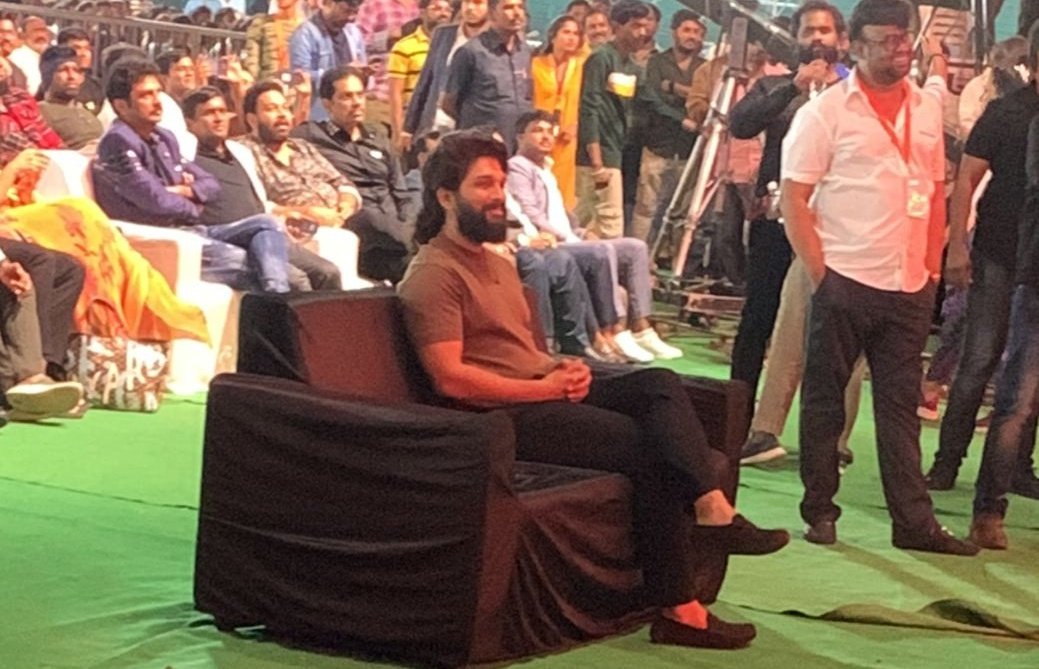 EMPEROR @alluarjun at directors day event..🔥🤩 Event will be telecasted later!!!