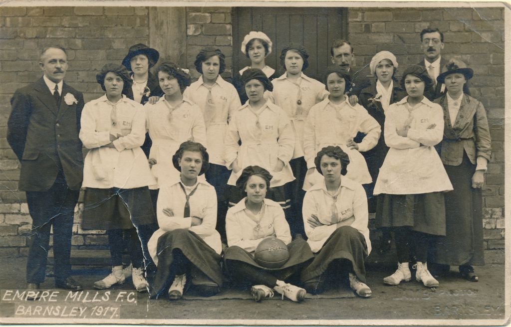 Come on You Reds!! Good luck @BarnsleyFCW this afternoon as they play Sunderland in the League Cup Final. 📸 From @BarnsArchives Empire Mills FC in 1917 @BarnsleyFC