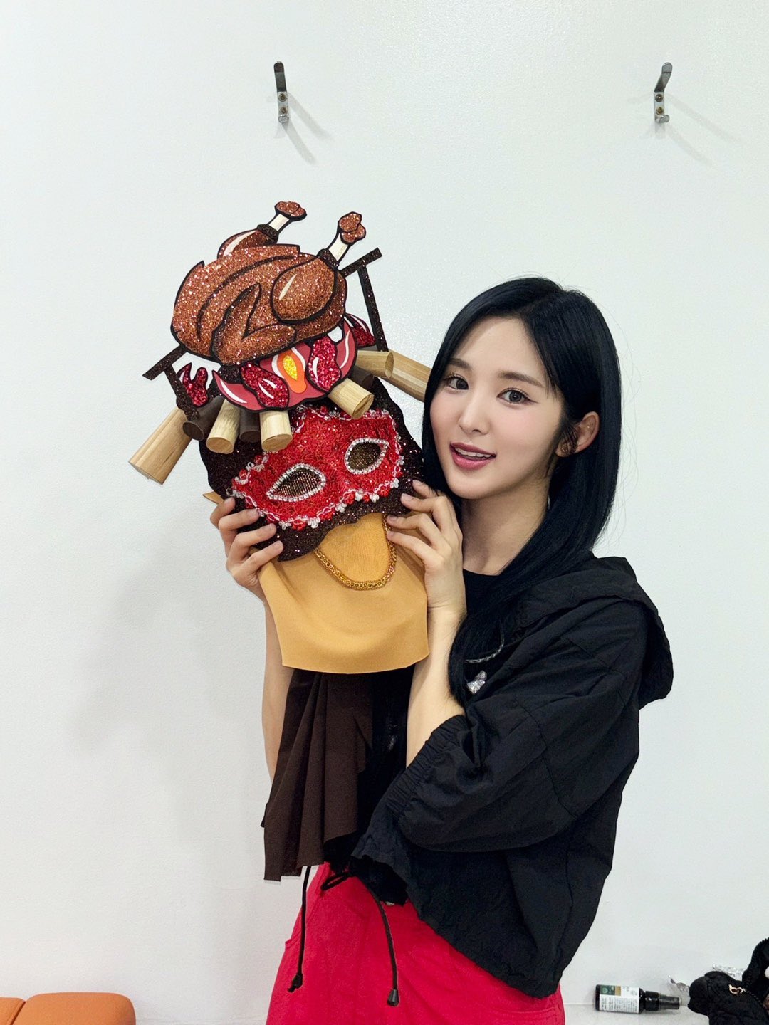 GN8AfmtWQAAom_5?format=jpg&name=large