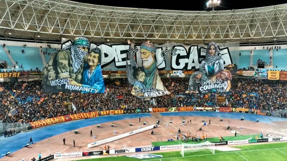 احلى تحيه وفخر لاحلي جمهور جماهير الترجي المحترمه اللي رسمت امبارح عبارات يقراها القلب قبل ما تقراها العين رسايلكم وصلت يمكن دي اول مره ف حياتي اشوف ماتش ف رادس وقدام فريق مصري والجماهير متنكش متعصبه كده تحس الجماهير مكنتش عايزه تشجع هي كانت عايزه توصل الرساله وتمشي 
شكرا ليكم