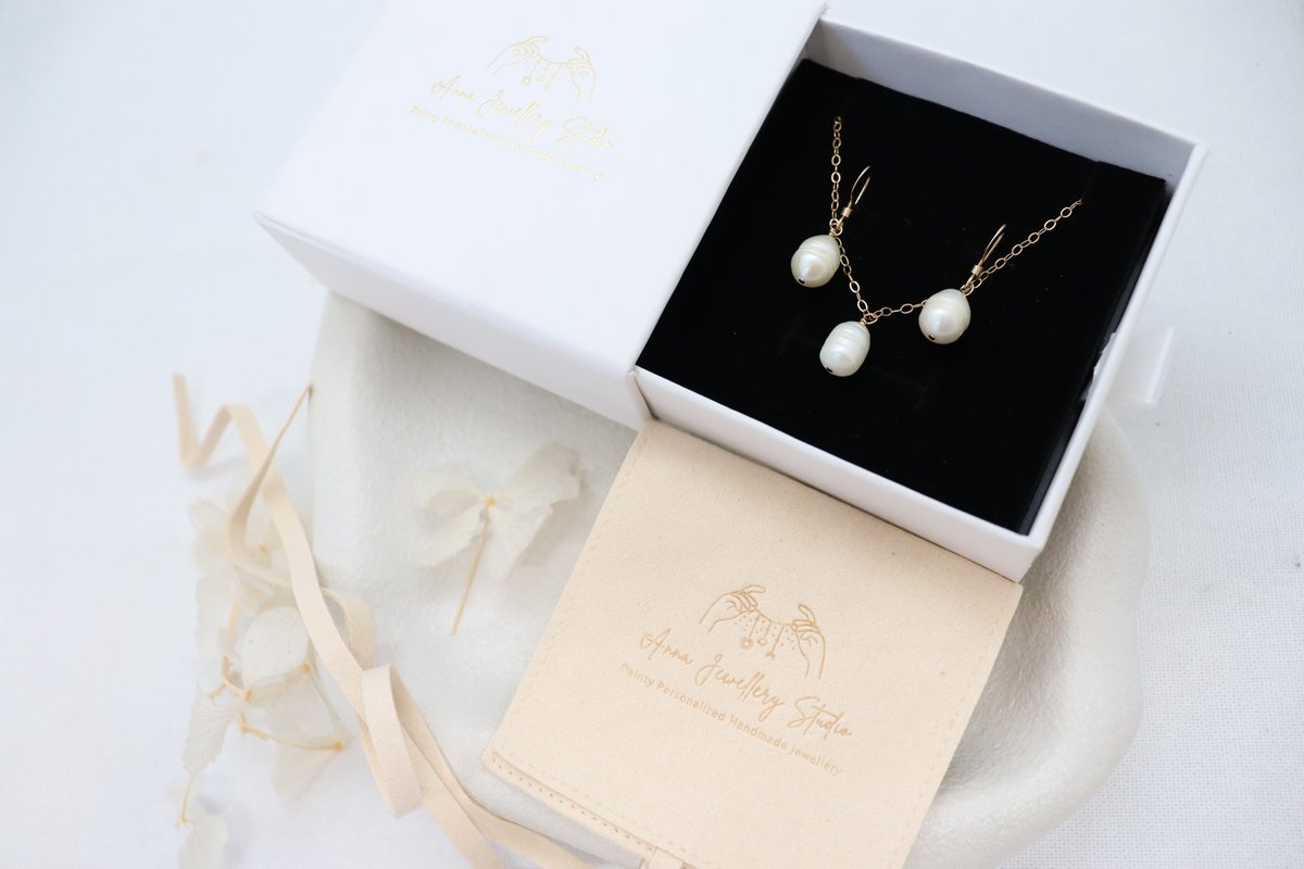 14K Gold Filled Chain White Freshwater Pearl Necklace & Earrings Set etsy.me/3V5eQYG #PrettyPearlJewelrySet #HandmadePearlBridalJewelry #BridesmaidGift #WhiteFreshwaterPearl #bridalshower #goldfilledjewellery #minimalistpearl #classicjewellery #handmadejewelry