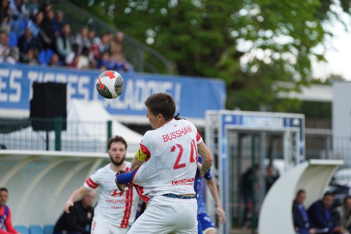 Retour en image sur le match d’hier 📸 Maintenant, place aux vacances avant de commencer la préparation de la saison prochaine ! 🔴⚪️ #ASNL I #FiersDeNosCouleurs I #NationalFFF ©️ @FCVB_officiel