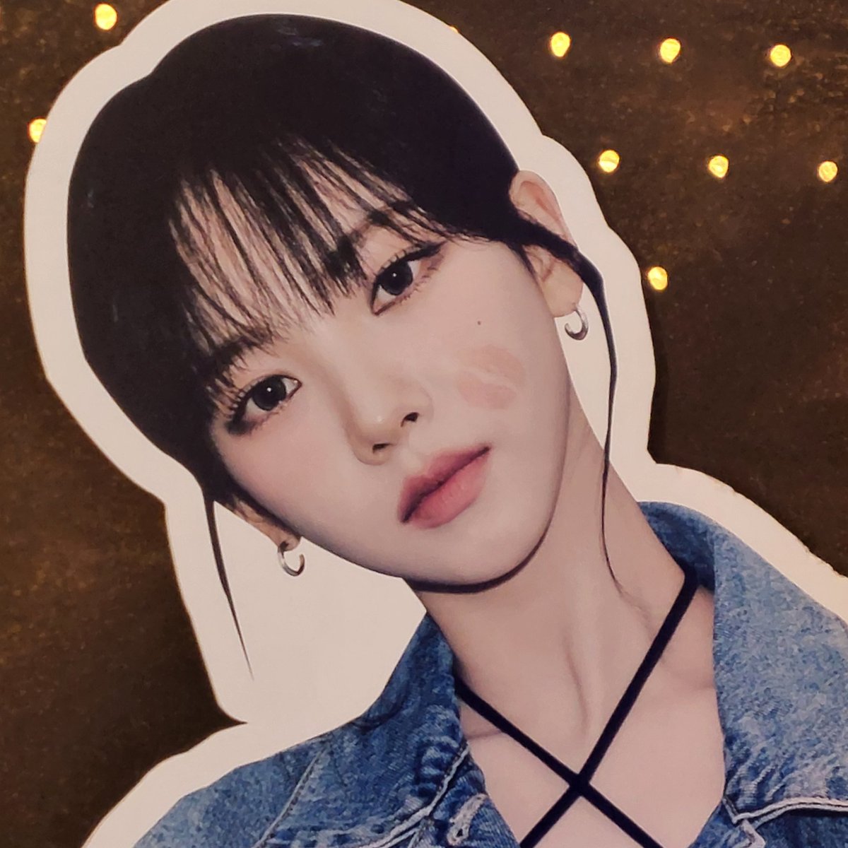 홍대에서 지민이 볼에따 뽀뽀 한 사람 나오세요.