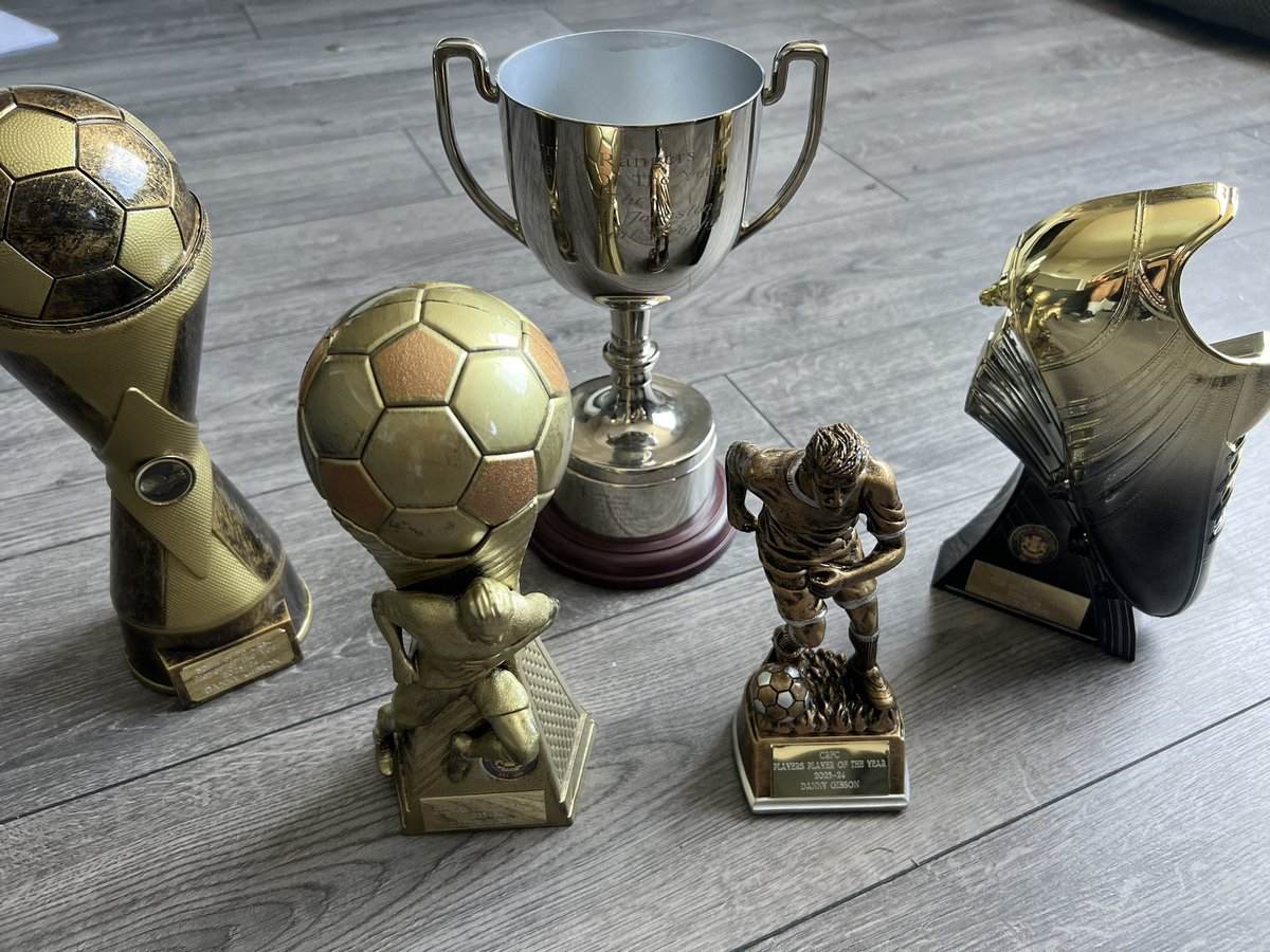 Super night with super people..⚽️🧡
Thank you to the coaching staff, the management, the lads what a bunch..!!❤️ and not forgetting the supporters!.🧡
What a club to be part of!..🧡⚽️
Looking forward to it all kicking off again..⚽️🧡