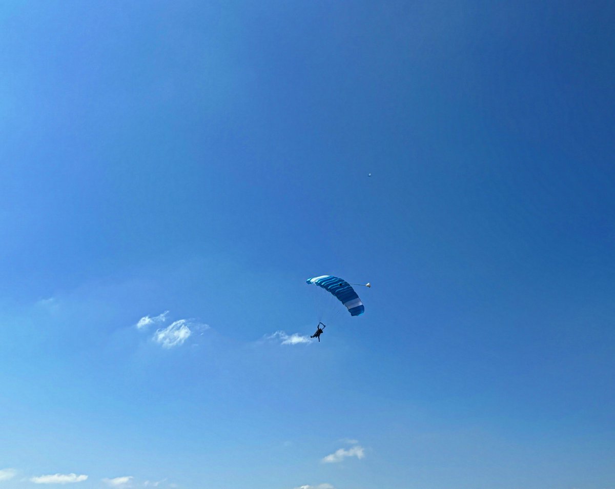 Finally after 3 cancellations since Aug-23 got to do my 2nd skydive 🪂 this morning with the brother and nephews - as epic as I remember… up there with the Checkatrade Final for feelings 👕🩵 #skydive #PUSB