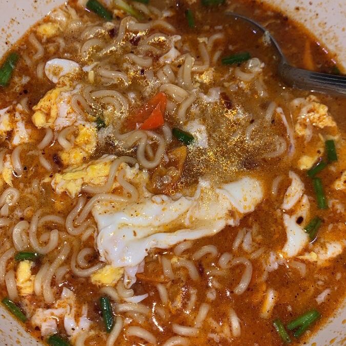kalian harus cobain Resep indomie hacks yg gampang dan gak ngebosanin untuk di rumah
