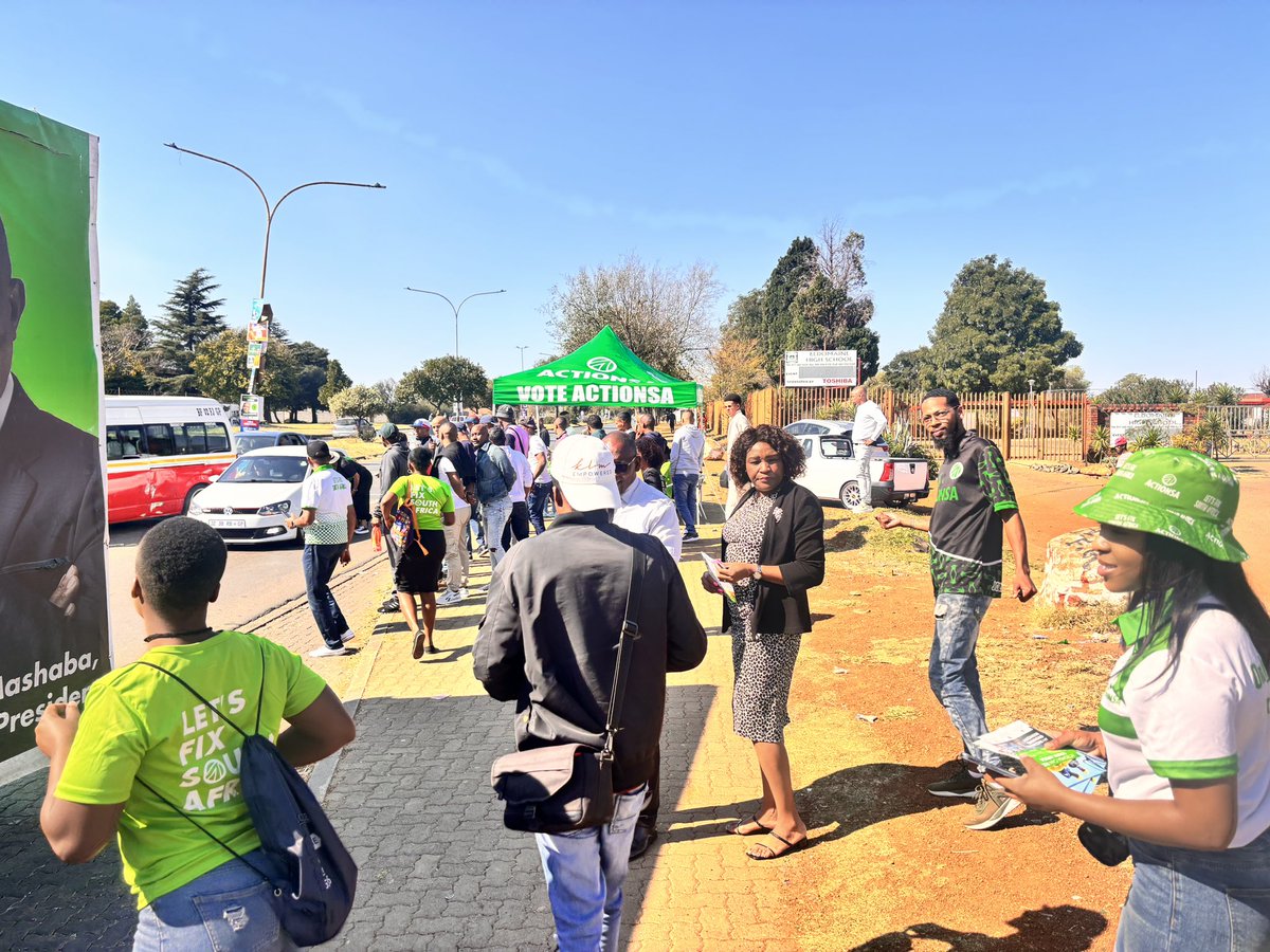 Gauteng Premier Candidate @Funzi_Ngobeni has joined Team FixSA Member for Substance Abuse @dereleenj in Eldorado Park for a mass visibility and canvassing campaign. #OnlyActionWillFixSA #OnlyActionWillFixGauteng