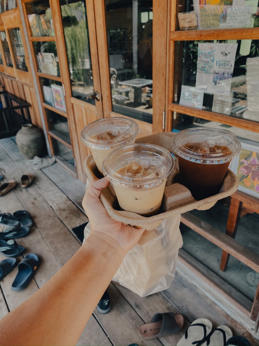 Tumboh Coffee Bar ☕️

Cafe baru di Kuala Terengganu yang worth it untuk singgah. Kat sini bukan sekadar ada espresso coffee saja tapi ada jugak pour over. Untuk pour over, ada pilihan bean dari roasters lokal & luar negara ✨

📍Kuala Terengganu