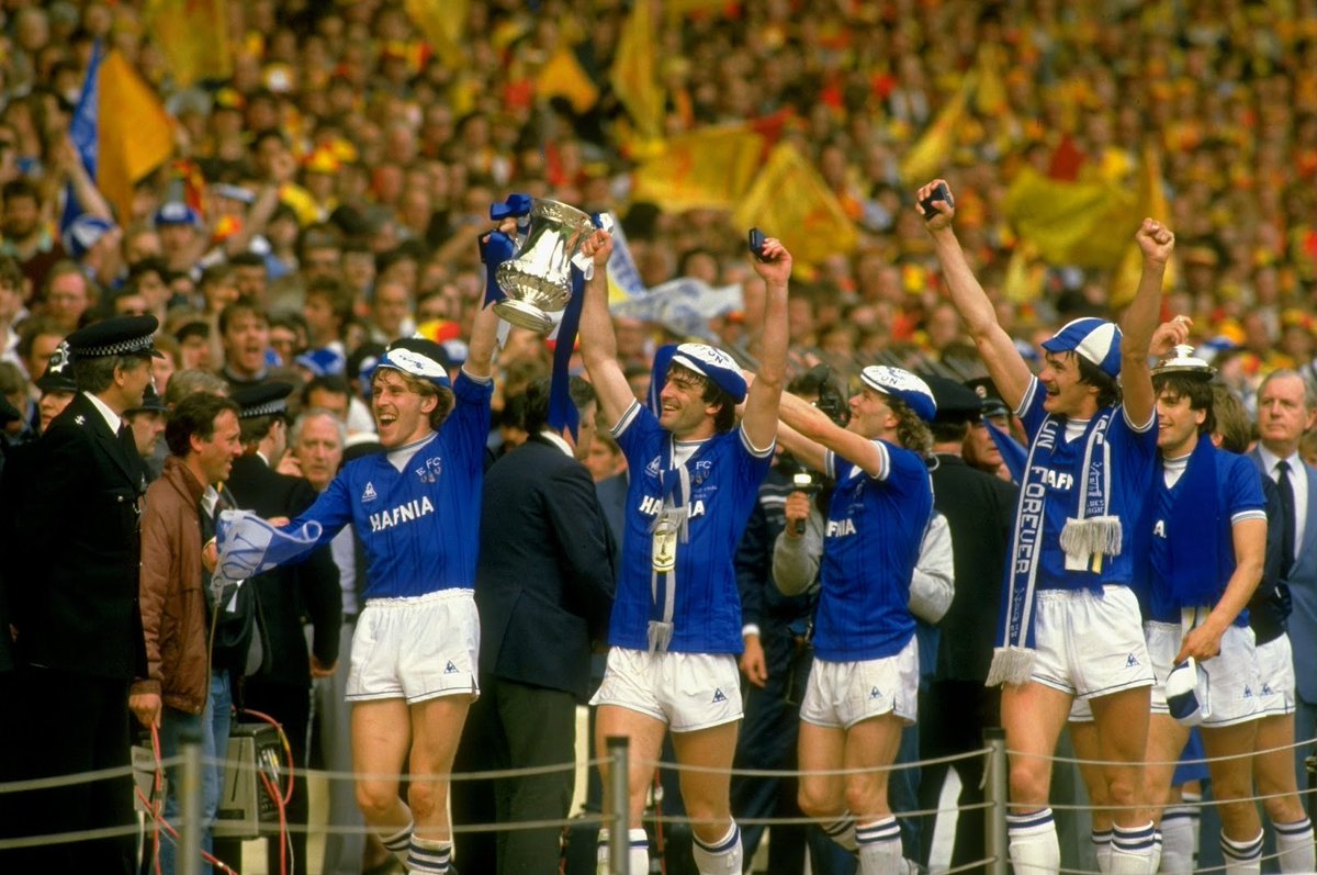 On this day, 1984, Everton bring home the FA Cup Featuring: Howard Kendall, Andy Gray, Derek Mountfield, Graeme Sharp and Kevin Ratcliffe Read More Here: tinyurl.com/2vz2ea35