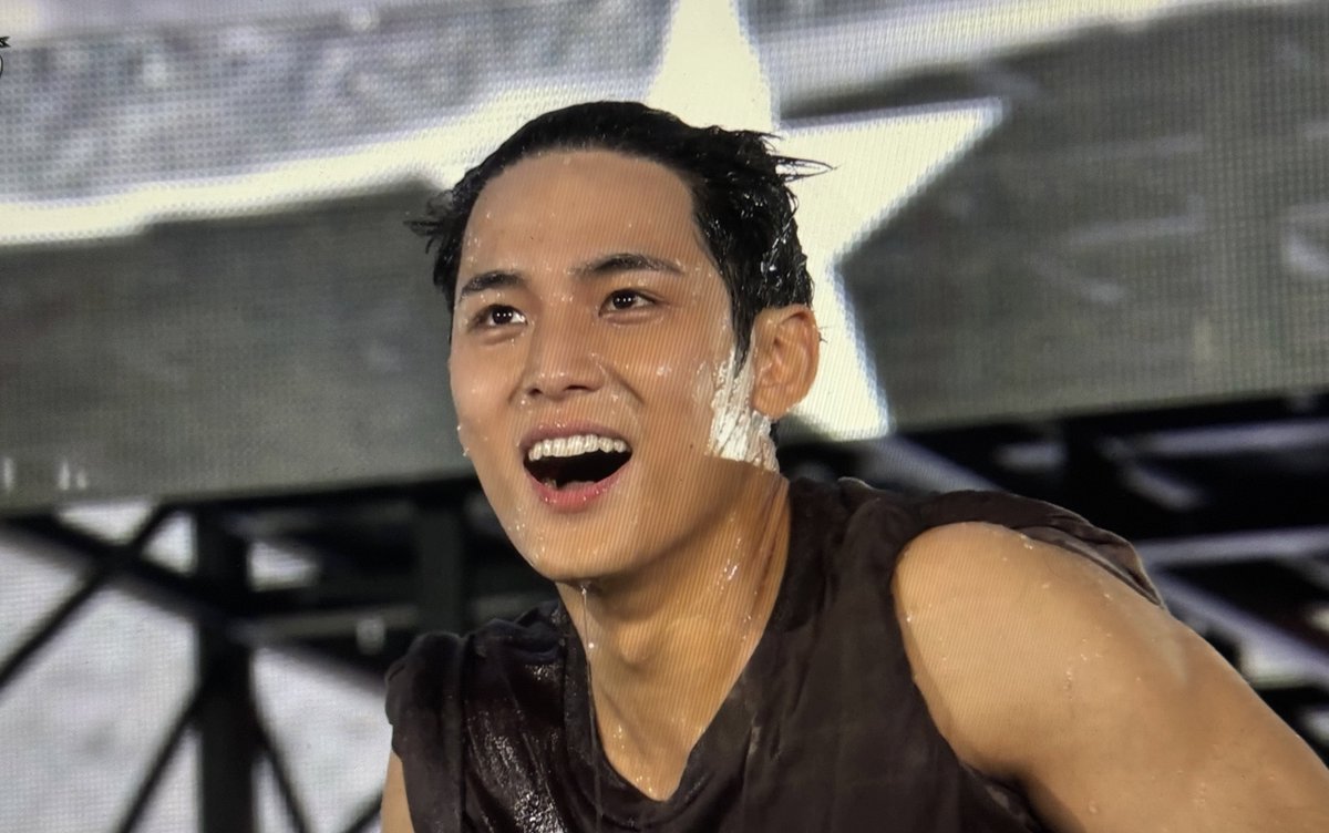 polcazone's tweet photo. KIM MINGYU IS SOAKING WET!!!! https://t.co/m7nFMU5dvv