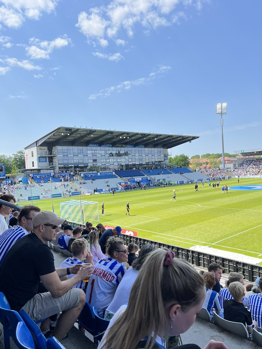 Sidste tur på Odense Stadion i Superligaen for denne gang? #obdk Uagtet resultater er stemningen eminent. Respekt for den lydkulisse RMN-tribunen har skabt i denne sæson. Kå’ Så’, Striwerne! 💙🤍