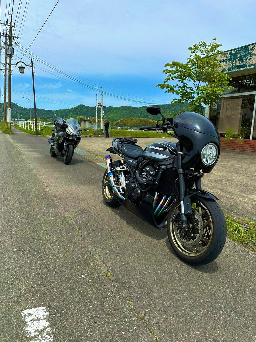 naooooooyuki's tweet photo. 天気よし‼️
アジフライ定食を求めて🏍³₃
 #z900rs https://t.co/IaAYMKO5w2